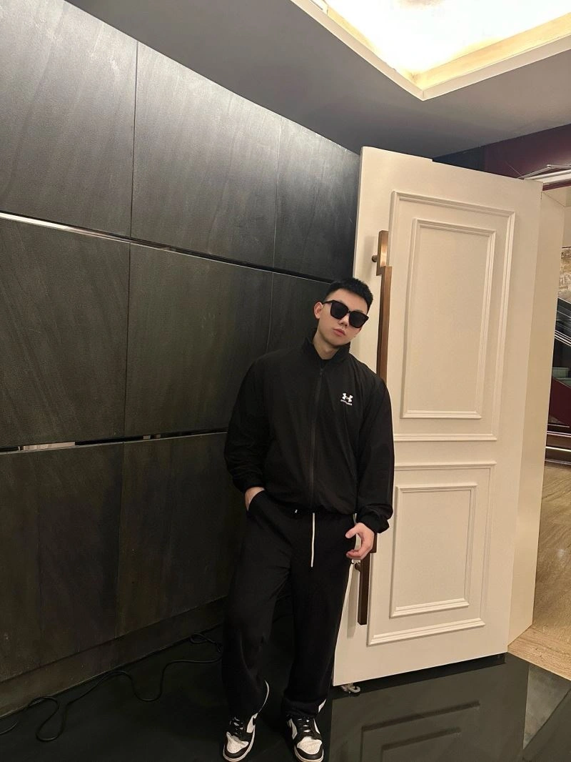 Balenciaga Outwear MultiPurpose 98646