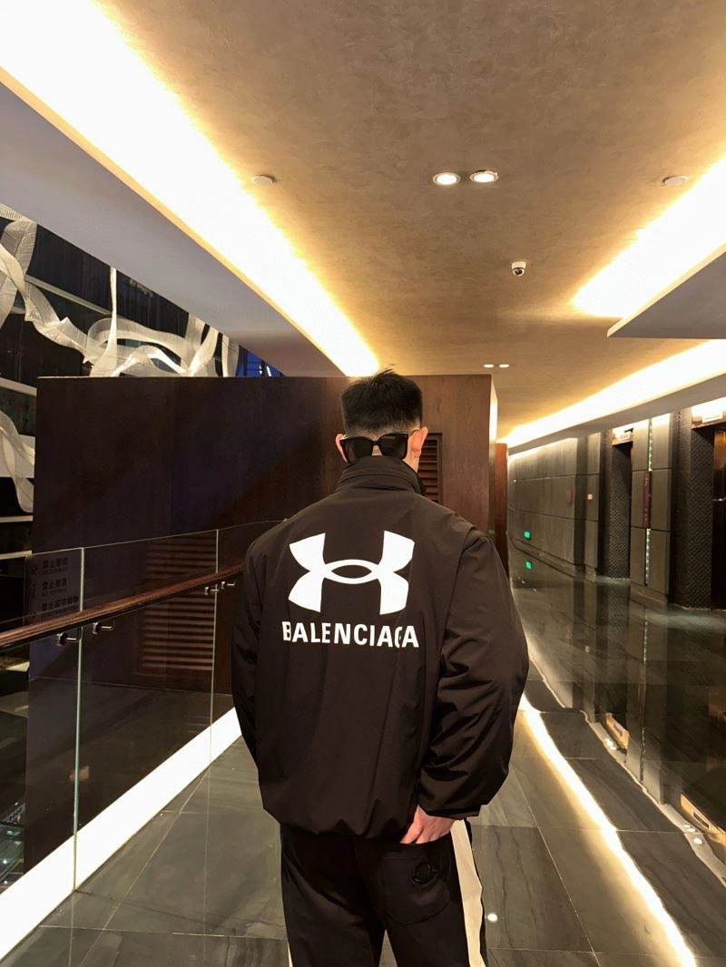 Balenciaga Outwear MultiPurpose 98646