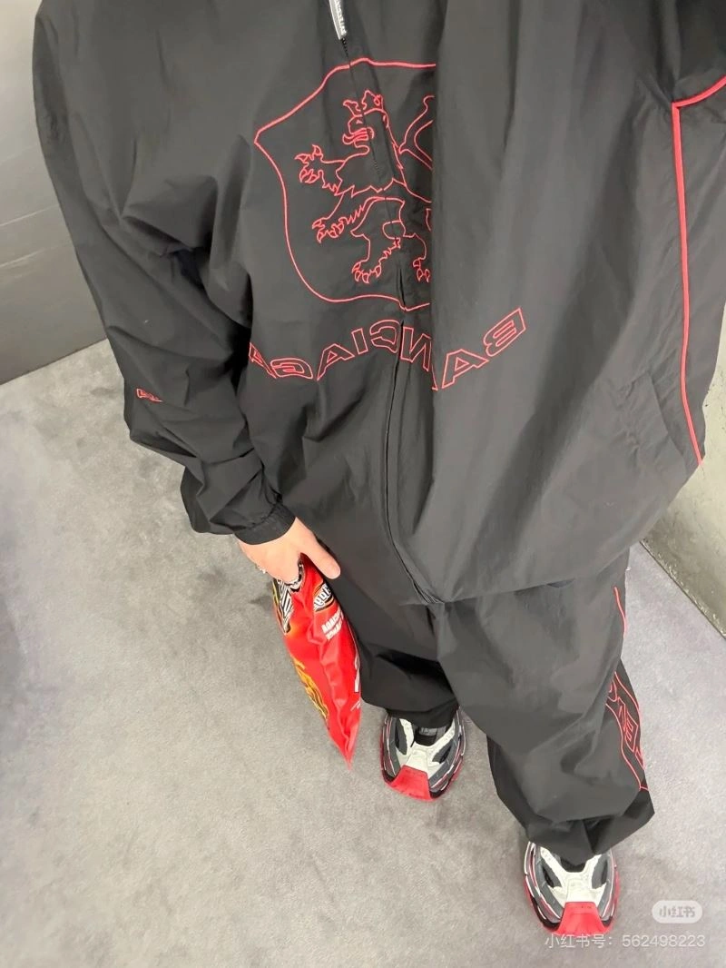 Balenciaga Outwear EyeCatching 98640