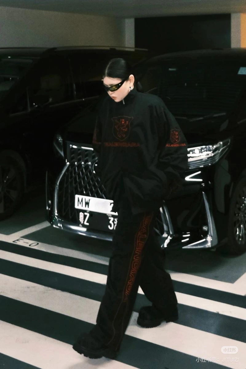 Balenciaga Outwear EyeCatching 98640
