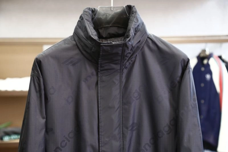 Chic Balenciaga Outwear 97690