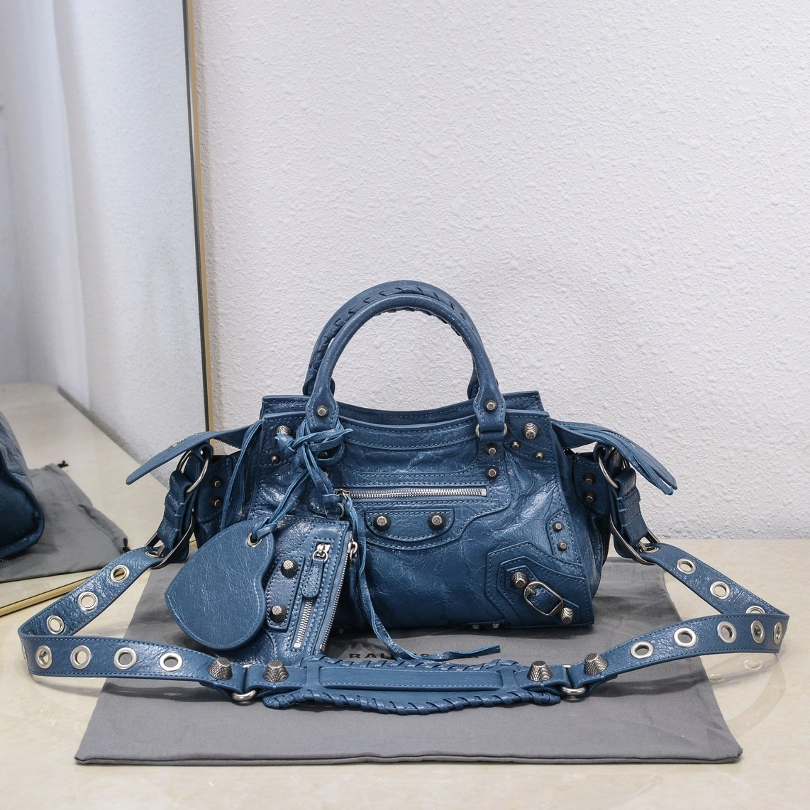 Breathable Balenciaga Paris Neo Cagole Heart-Mirror Motorcycle Bag 60984