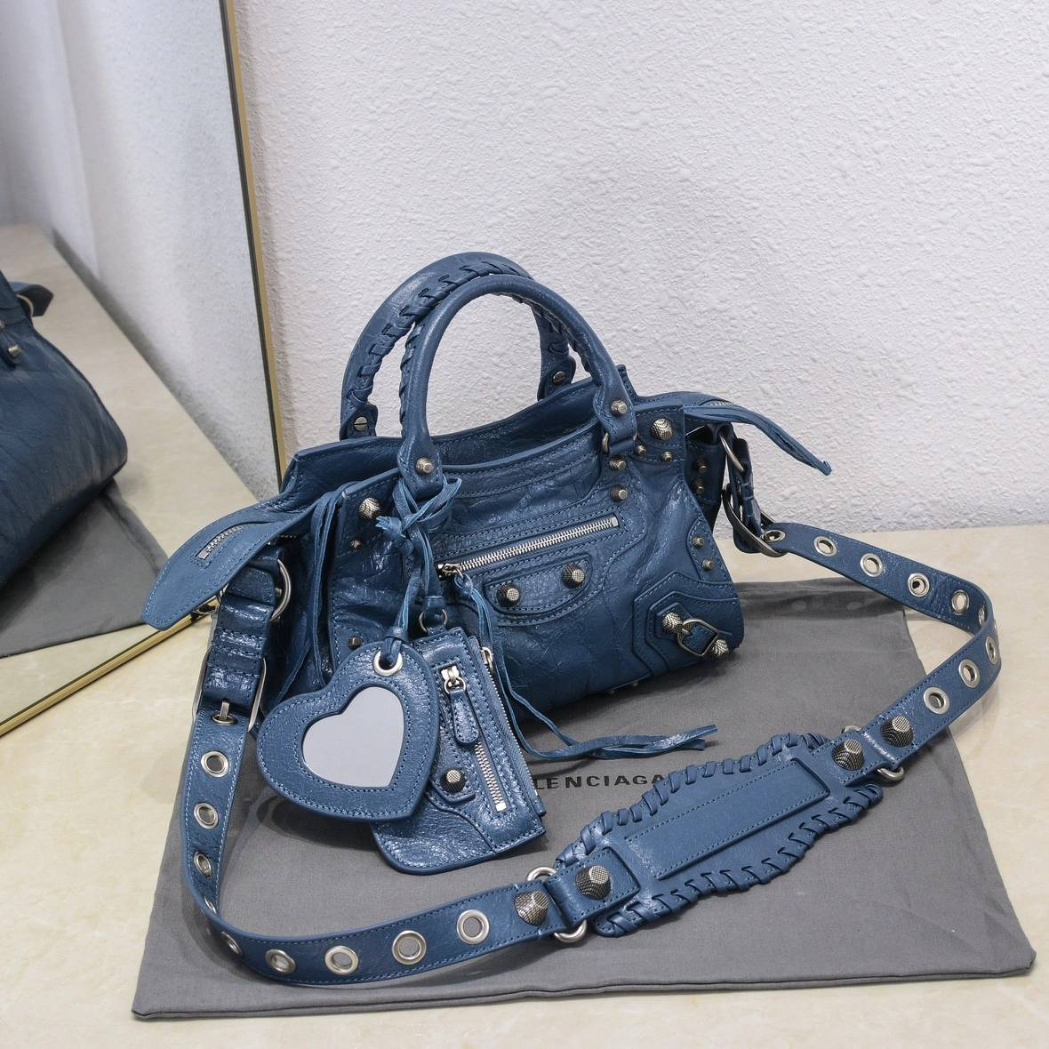 Breathable Balenciaga Paris Neo Cagole Heart-Mirror Motorcycle Bag 60984