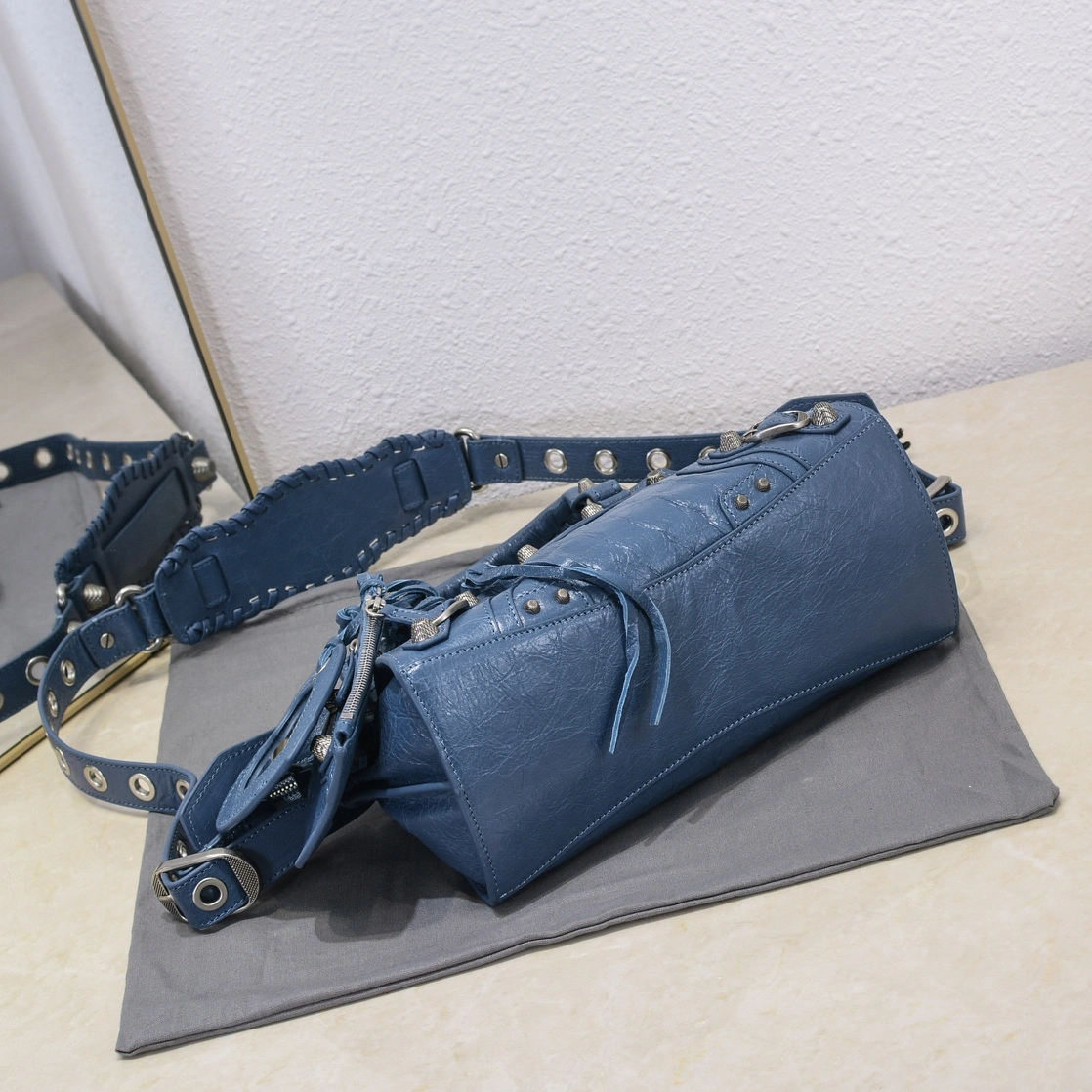 Breathable Balenciaga Paris Neo Cagole Heart-Mirror Motorcycle Bag 60984