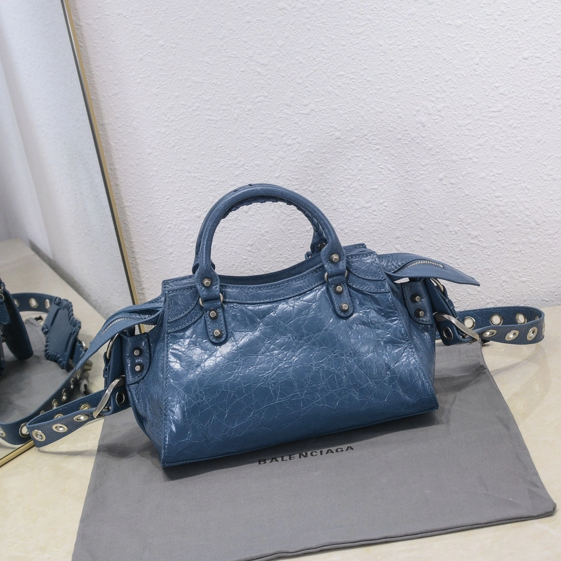 Breathable Balenciaga Paris Neo Cagole Heart-Mirror Motorcycle Bag 60984