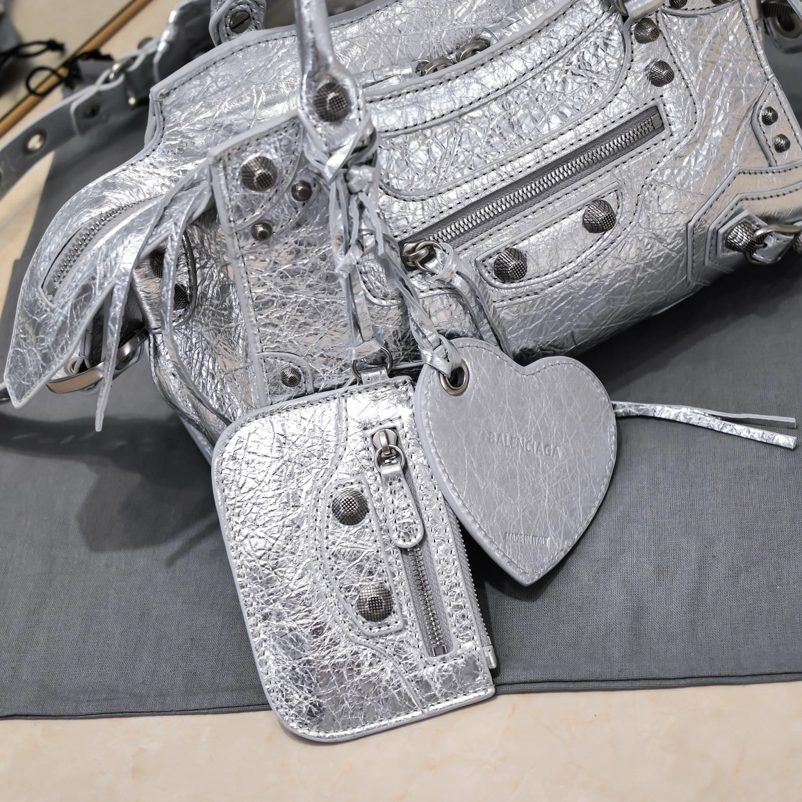 Elegant Balenciaga Paris Neo Cagole Heart Mirror Motorcycle Bag 60981