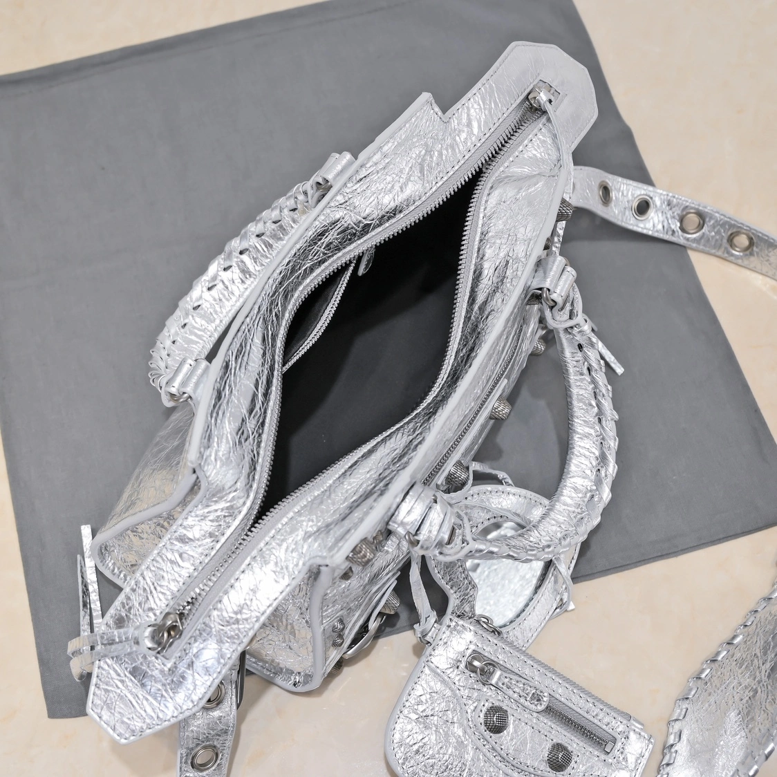 Elegant Balenciaga Paris Neo Cagole Heart Mirror Motorcycle Bag 60981