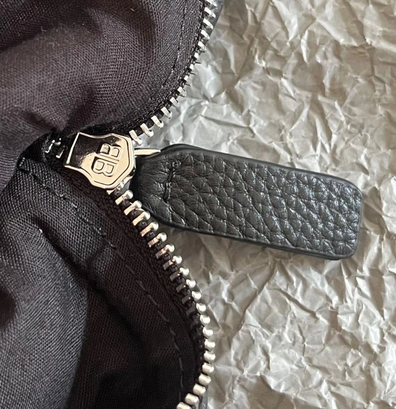 Vibrant Balenciaga Retro Black Calfskin Waist Bag -  Convenience 72581