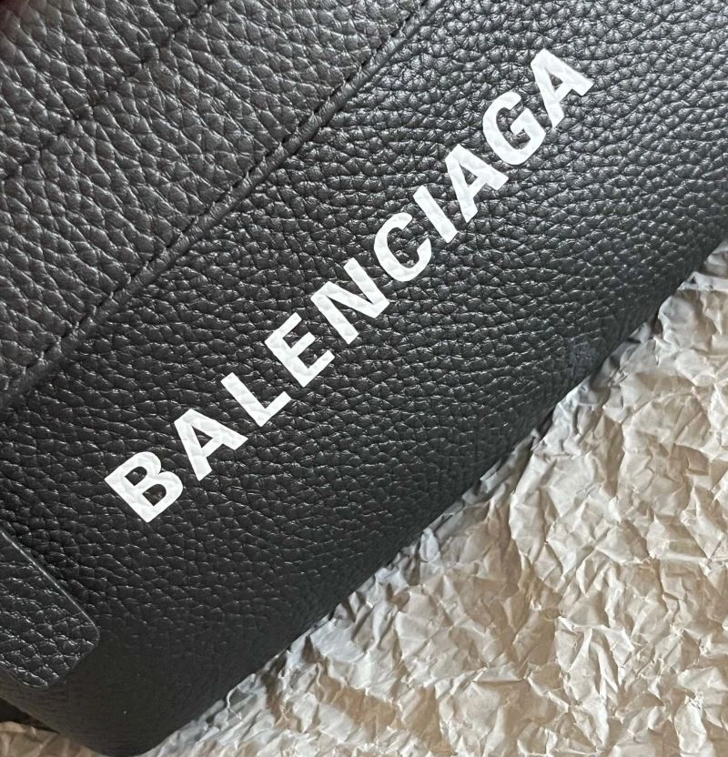 Vibrant Balenciaga Retro Black Calfskin Waist Bag -  Convenience 72581