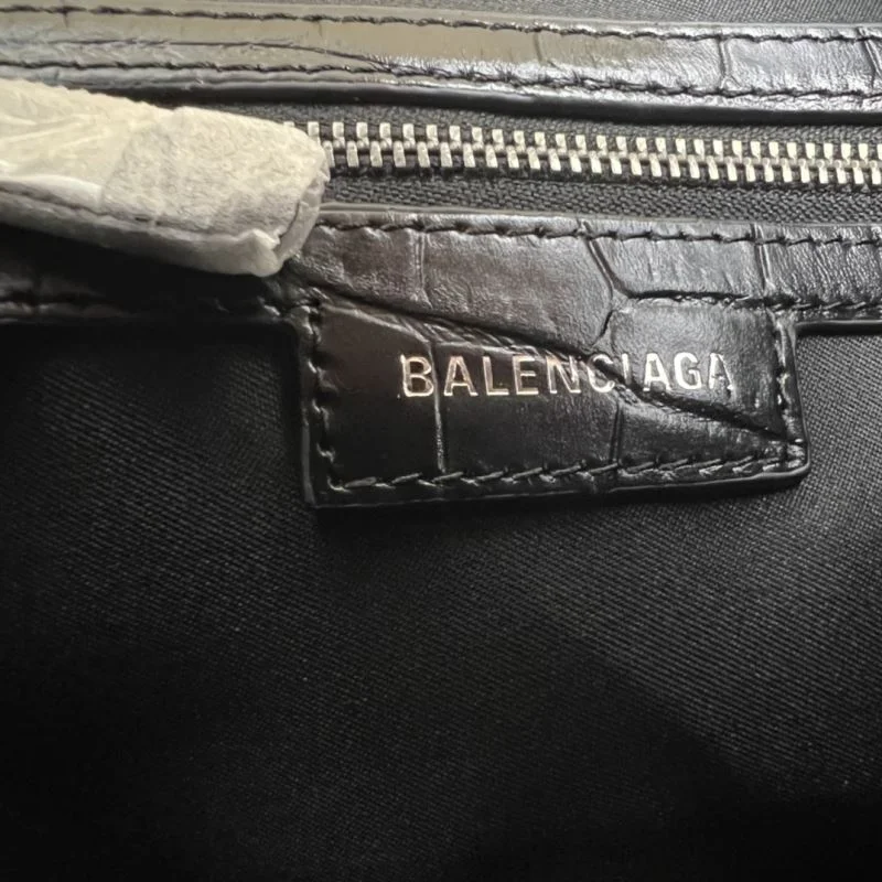 Balenciaga Retro  Crocodile Leather Half-Moon Dumpling Bag FreshLook 38352
