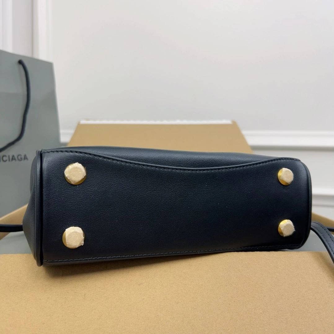 Balenciaga Rodeo Drive Oversized Luxe  Bag UrbanStyle 60914