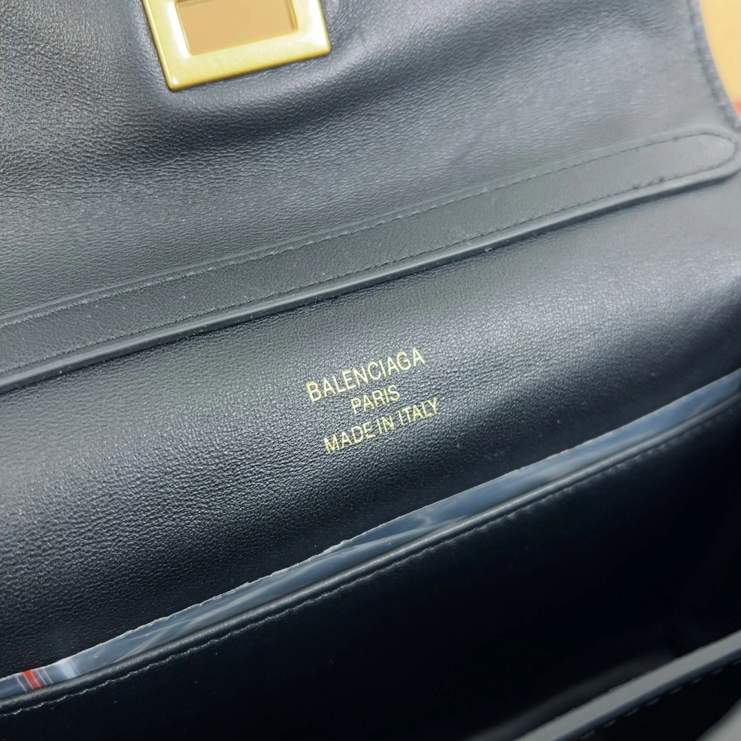 Balenciaga Rodeo Drive Oversized Luxe  Bag UrbanStyle 60914