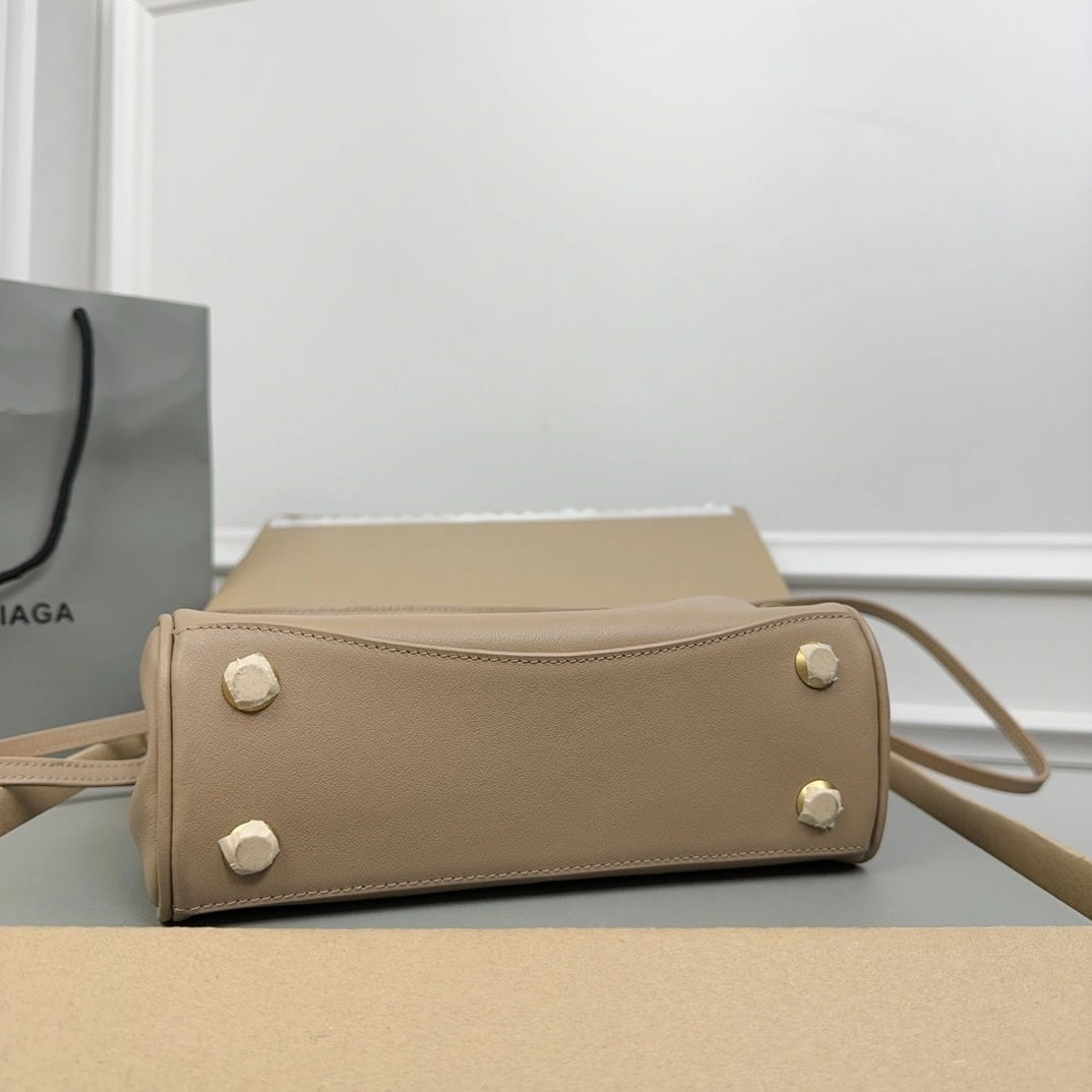 Balenciaga Rodeo Drive  Oversized Luxury Bag SunProtective 60909