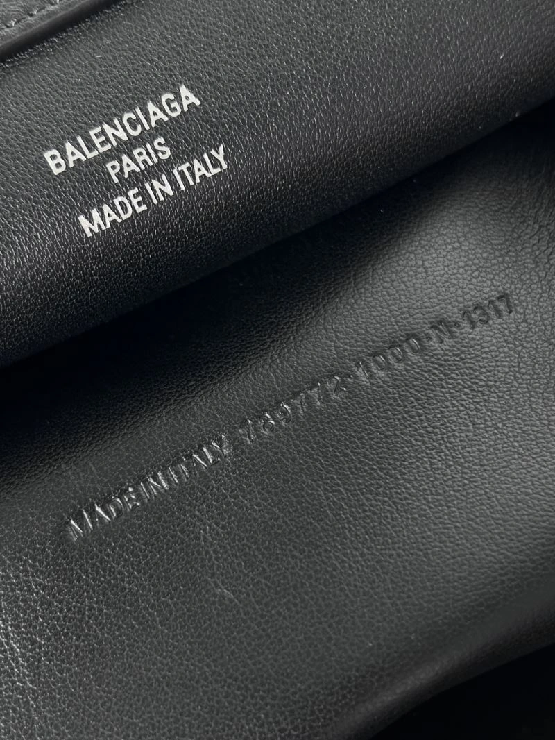Versatile Balenciaga Rodeo Drive  Oversized Luxury Tote Bag 69991