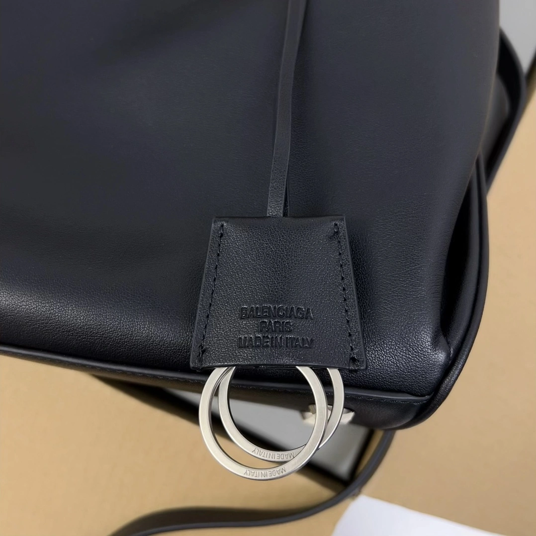 Balenciaga Rodeo Luxe Leather Tote -  Style MoistureWicking 60920