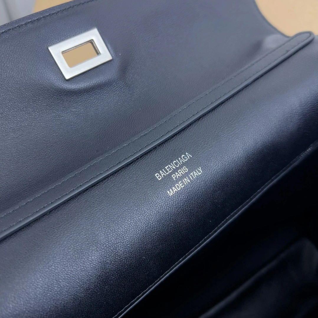 Balenciaga Rodeo Luxe Leather Tote -  Style MoistureWicking 60920