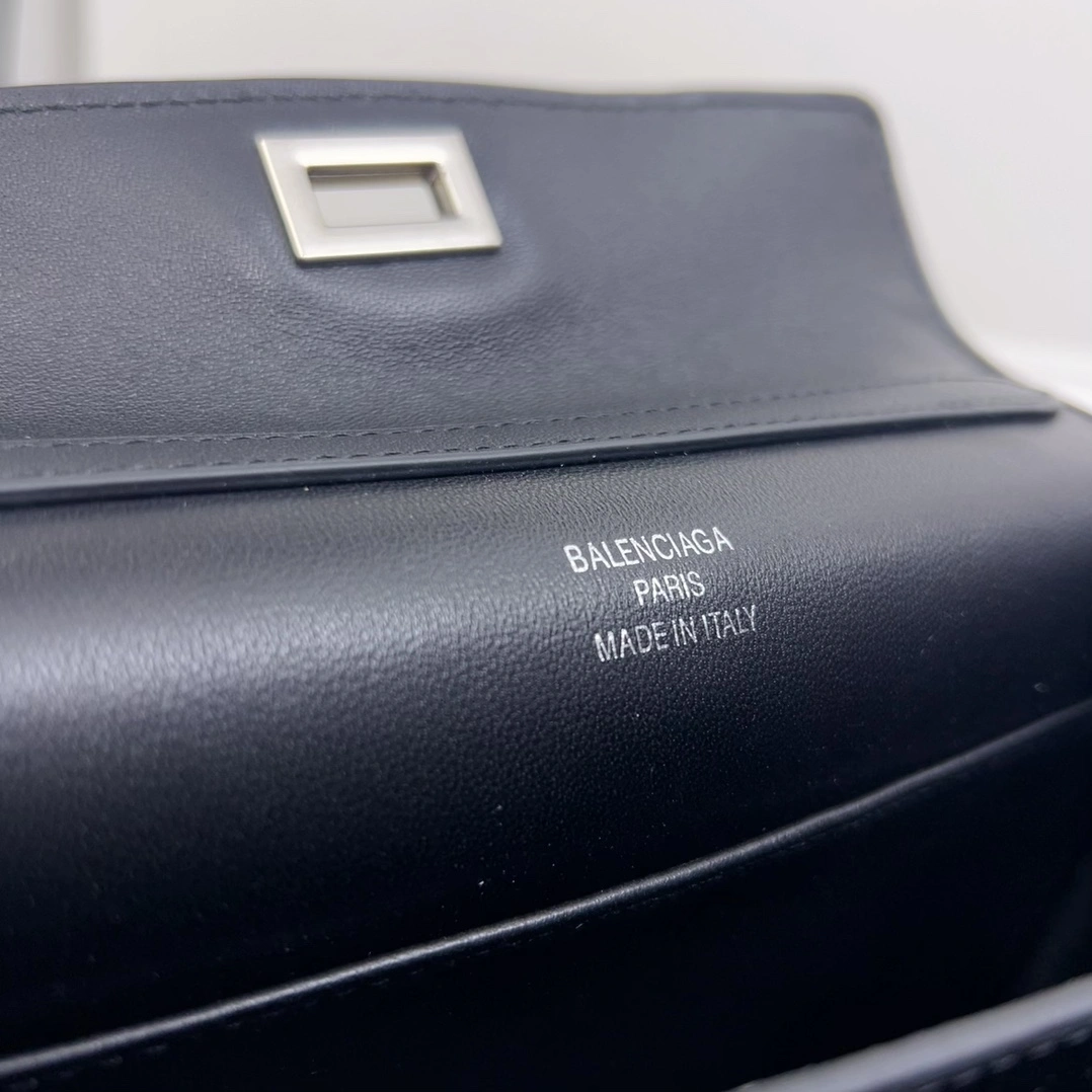 Bright Balenciaga Rodeo Luxe  Oversized Bag - Effortless Chic 60908