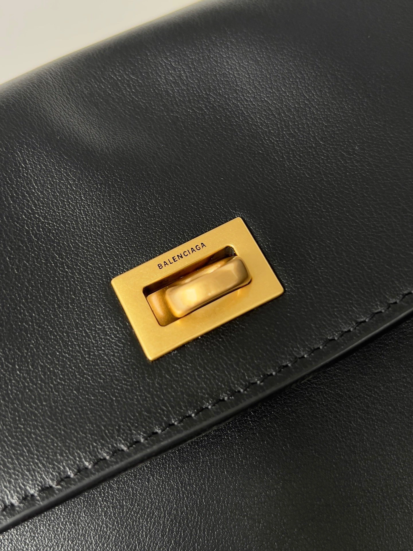 Balenciaga Rodeo  Luxe Oversized Bag - Black Gold Edition Elegant 64713