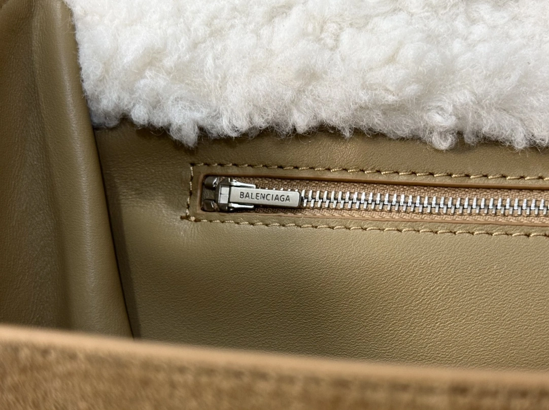 Balenciaga Rodeo Suede Handbag - Autumn Winter Vibrant 60931