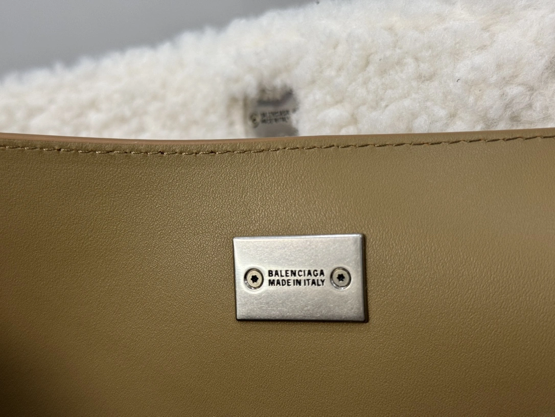 Balenciaga Rodeo Suede Handbag - Autumn Winter Vibrant 60931