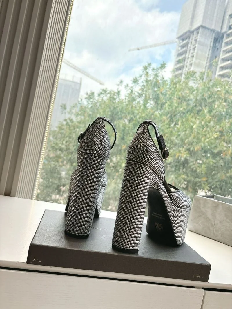 Sleek Balenciaga Sandals 16800