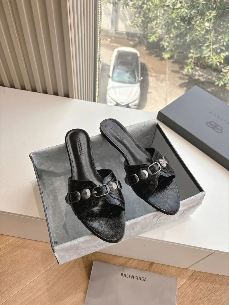 Elegant Balenciaga Slippers 16788