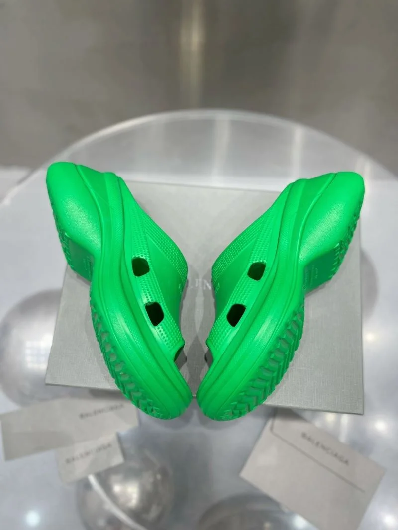 Chic Balenciaga Slippers 16705