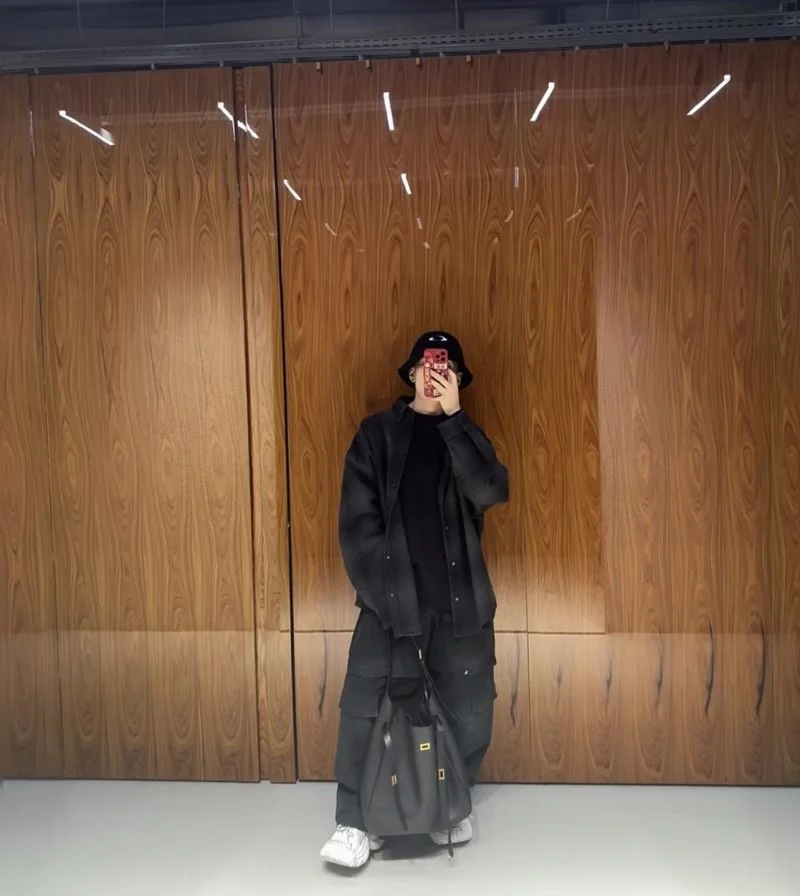 Balenciaga Small Bucket Bag - Latest Must-Have Accessory Functional 38254
