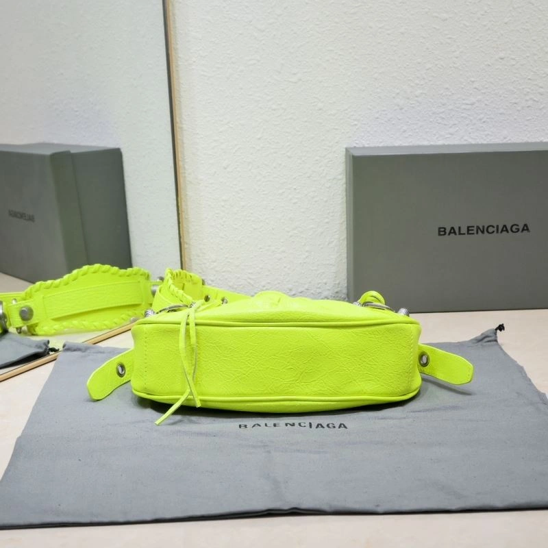 Balenciaga Small Fluorescent Green Crescent Bag 26x12x6 cm Cozy 72707