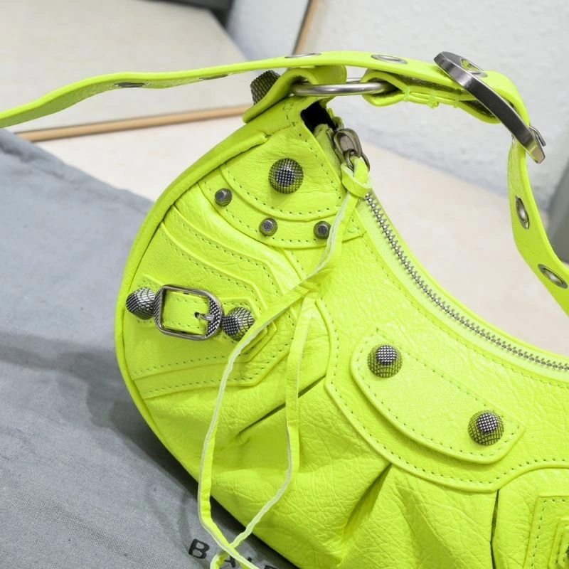 Balenciaga Small Fluorescent Green Crescent Bag 26x12x6 cm Cozy 72707