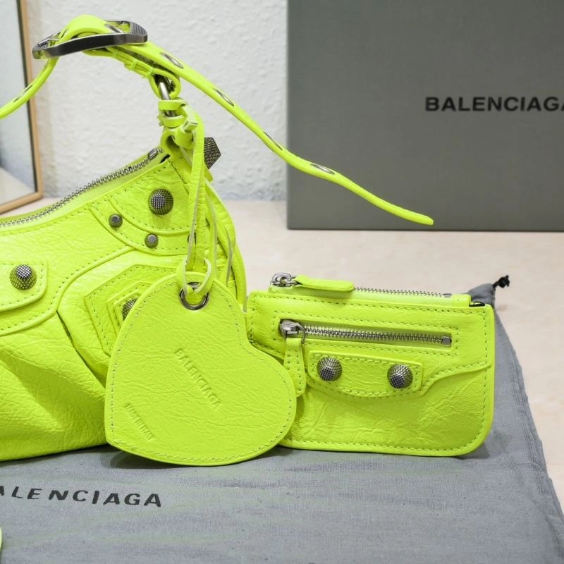Balenciaga Small Fluorescent Green Crescent Bag 26x12x6 cm Cozy 72707