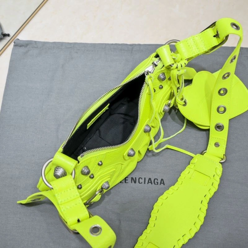 Balenciaga Small Fluorescent Green Crescent Bag 26x12x6 cm Cozy 72707