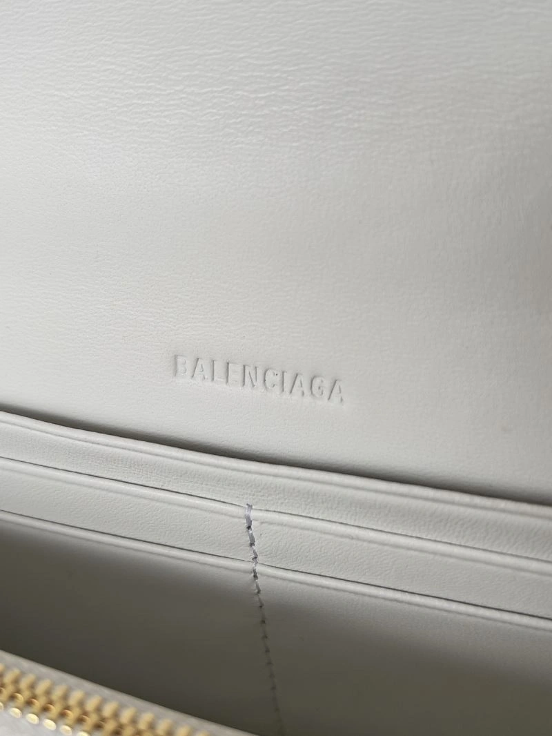 SmoothTexture Balenciaga Spring 2022 Gossip Crossbody Bag with Double B Logo 78616