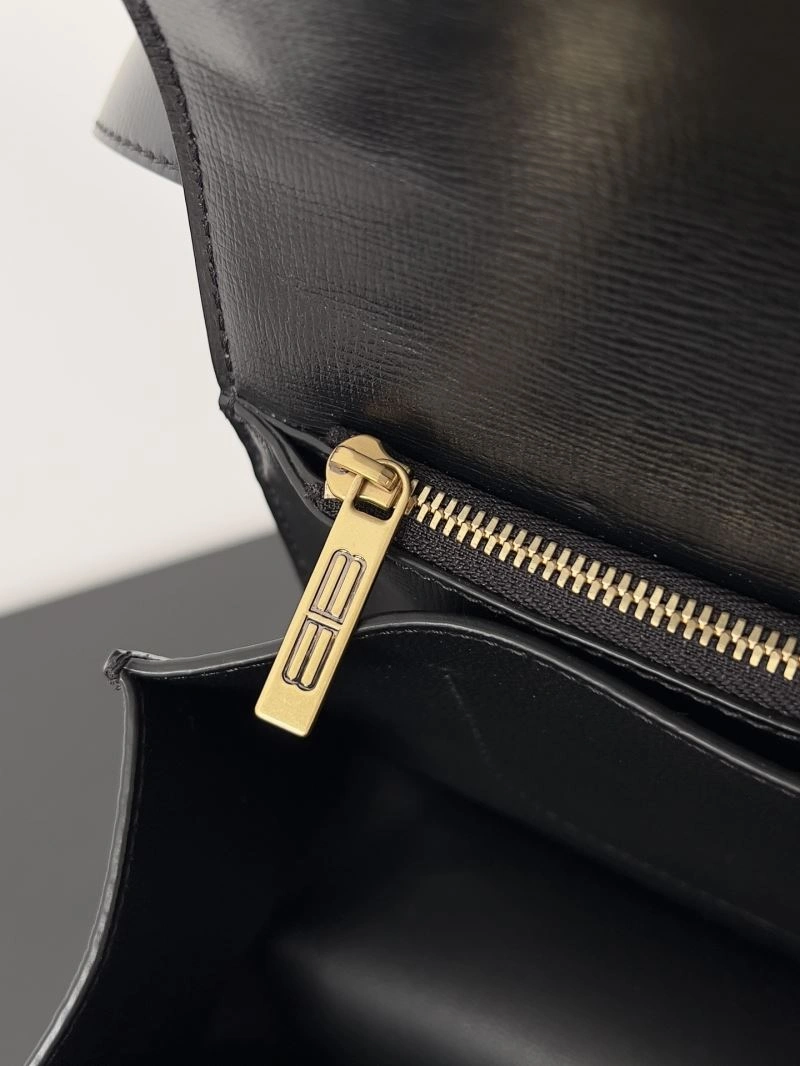 Balenciaga Spring 2022 Gossip Crossbody Bag with Double B Logo EasyMatch 78613