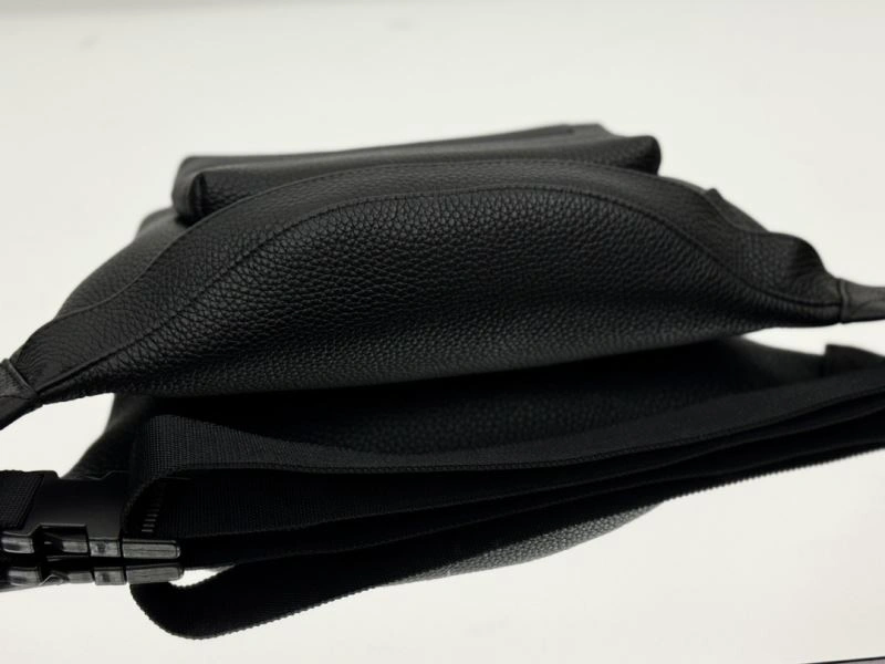 Reliable Balenciaga  All-Leather Waist Bag for Ultimate Body Proportion 66953