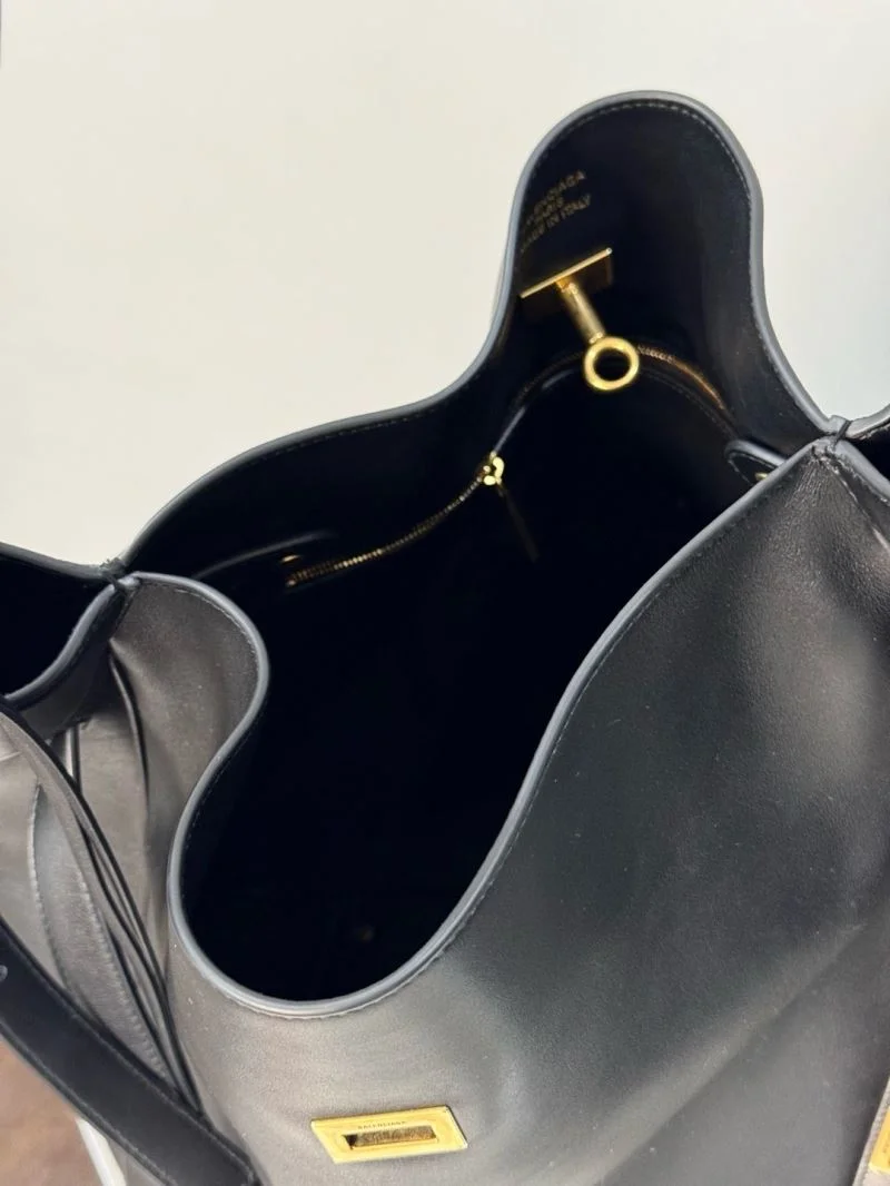 Balenciaga  Large Bucket Bag - Authentic Photos Collection Cozy 38251