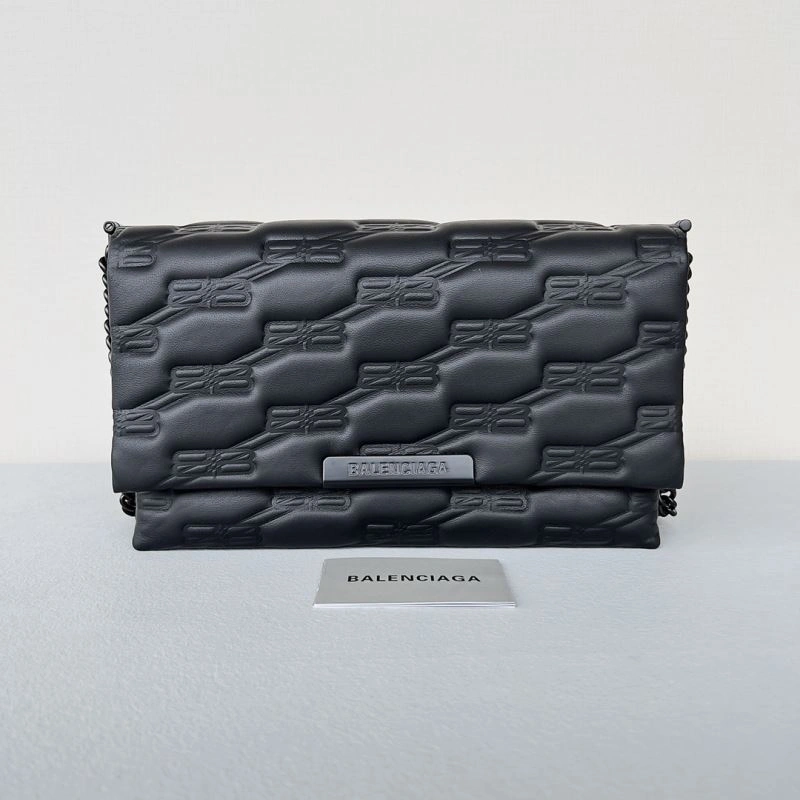 Sustainable Balenciaga Summer 22 Triplet S Handbag - Red Carpet 78598