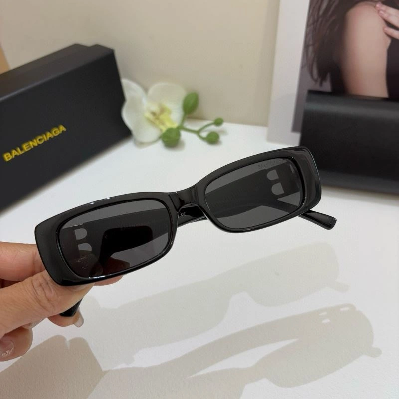 Balenciaga Sunglasses Comfortable 276999