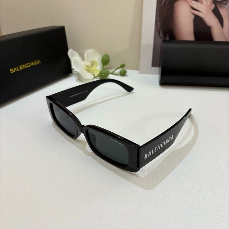 Balenciaga Sunglasses Resilient 276995
