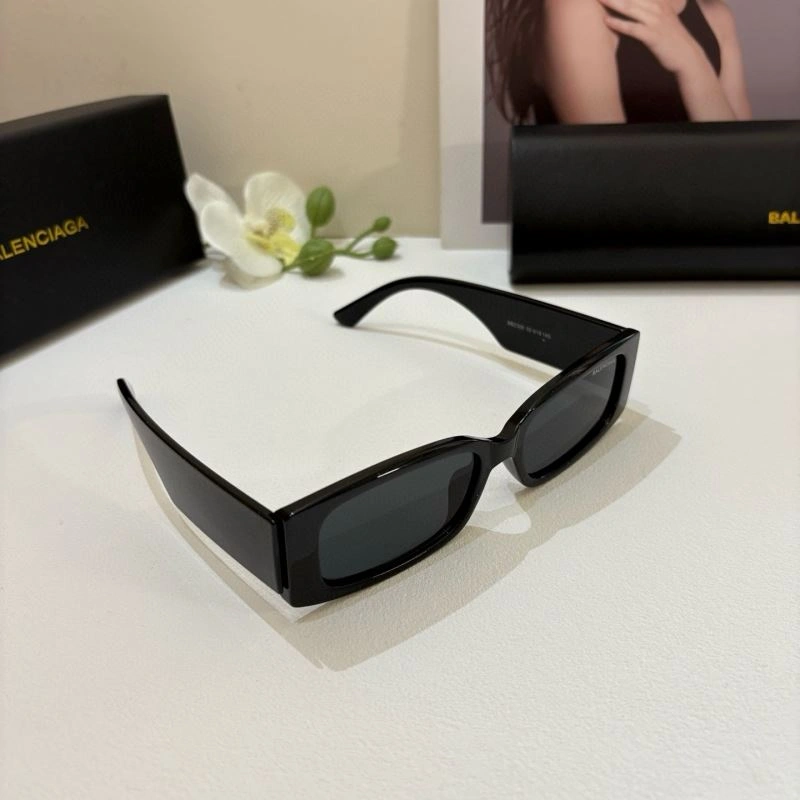 Balenciaga Sunglasses Resilient 276995