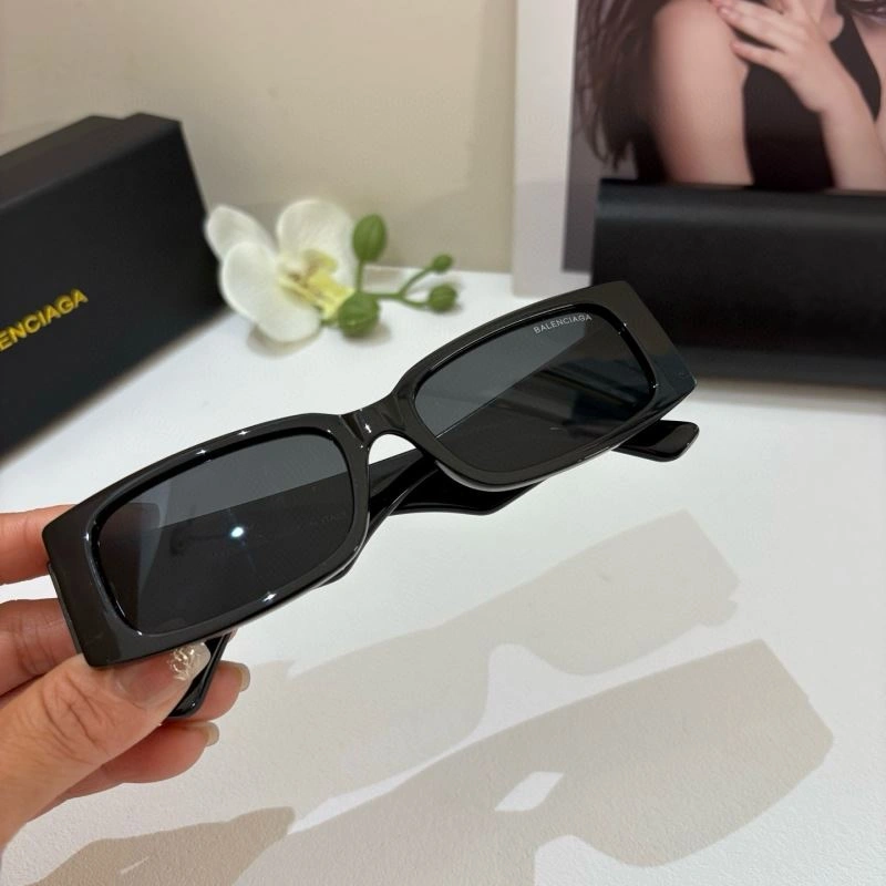 Balenciaga Sunglasses Resilient 276995