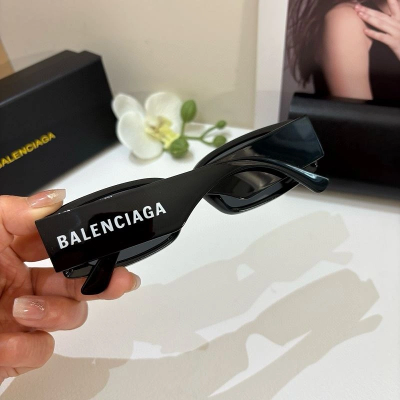 Balenciaga Sunglasses Resilient 276995