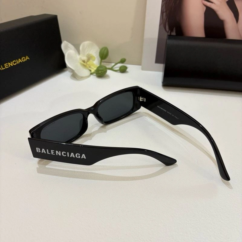 Balenciaga Sunglasses Resilient 276995