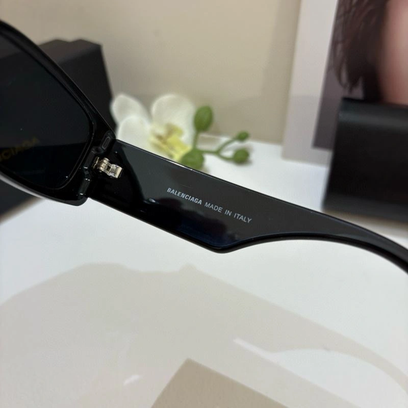 Balenciaga Sunglasses Resilient 276995