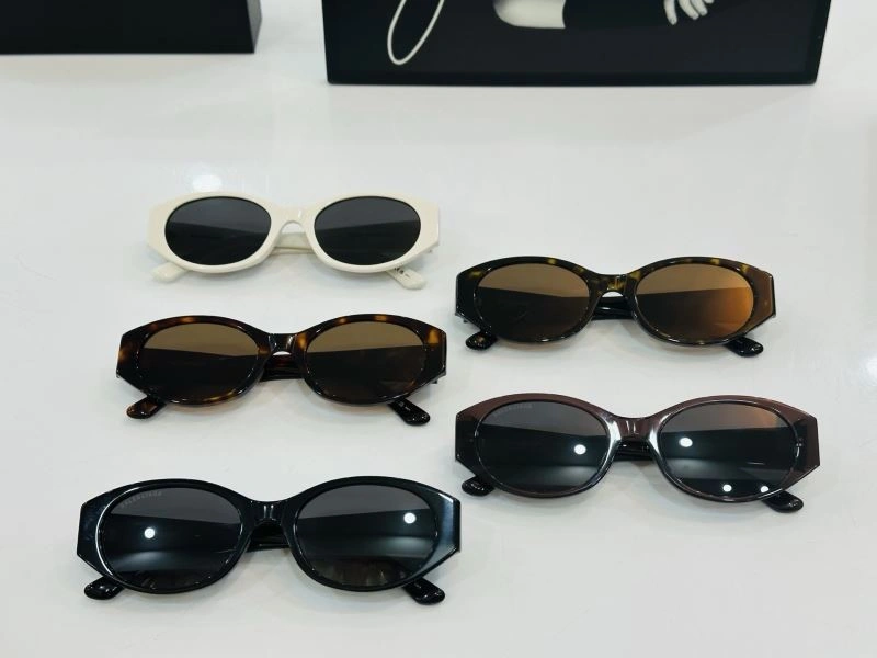 Balenciaga Sunglasses Practical 277012