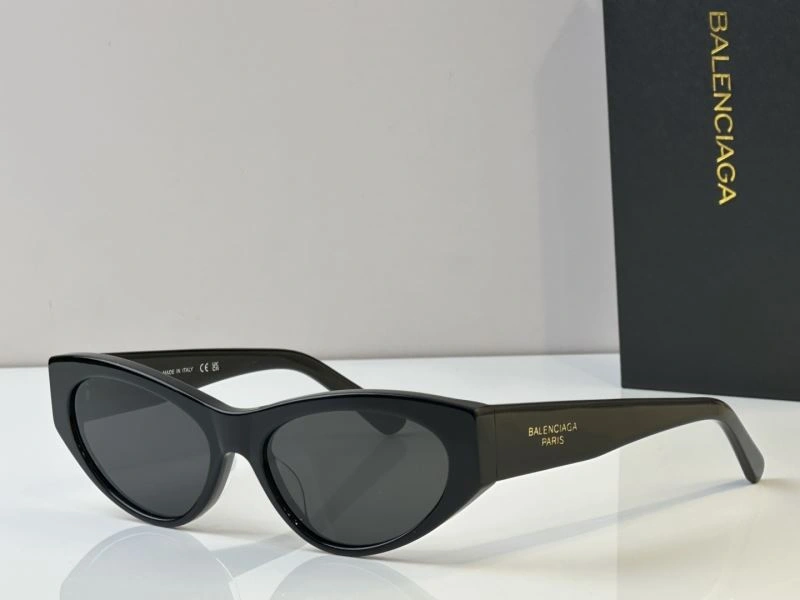 Balenciaga Sunglasses Versatile 277029