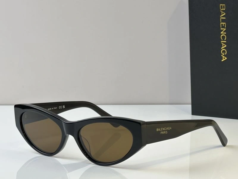 Balenciaga Sunglasses Versatile 277029