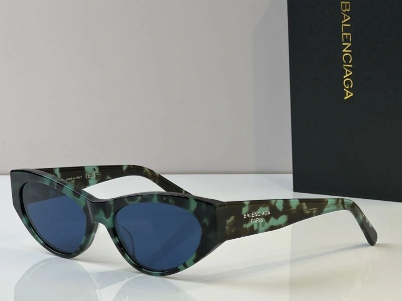 Balenciaga Sunglasses Versatile 277029