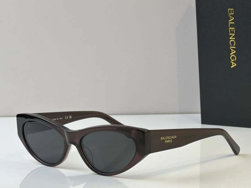 Balenciaga Sunglasses Versatile 277029