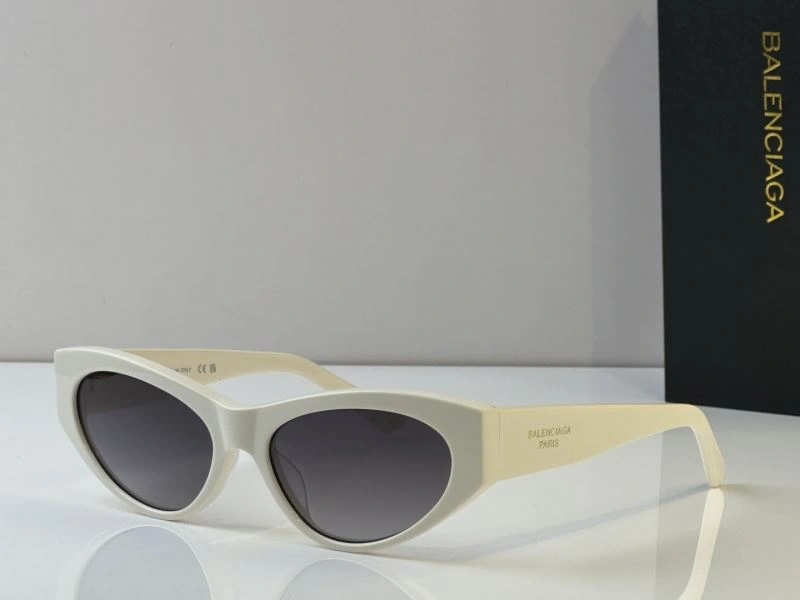 Balenciaga Sunglasses Versatile 277029